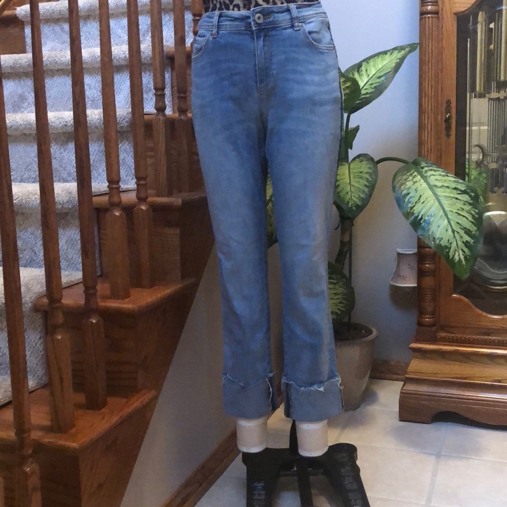 Wide Cuff Skinny Jean with destructed side seam